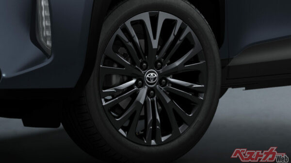 ヤリスクロスの専用ブラックアルミホイール。18インチと存在感がある!