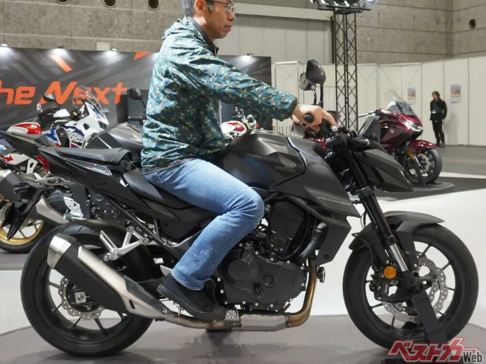 大阪MCショー速報】発売されたばかりのCB750ホーネットは大型なのに