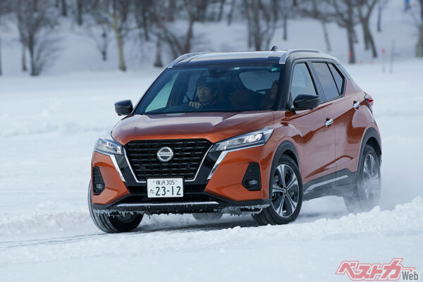 現行型キックスは海外仕様にあったガソリン車を投入せずe-POWER専用車。コンパクト市場で強気の300万円オーバーだったが……