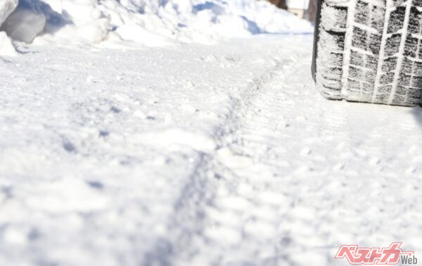 インチアップをするよりもインチダウンする方が、雪上・氷上での効果が格段に高くなる(Orange Bowl@Adobestock)