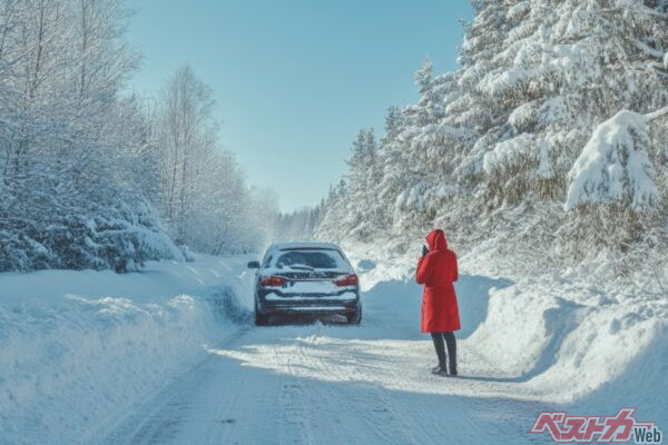 JAFを呼ぶ前に手を伸ばしてほしいのが「TRC OFF」と書かれたスイッチ(Alexandra@Adobestock)