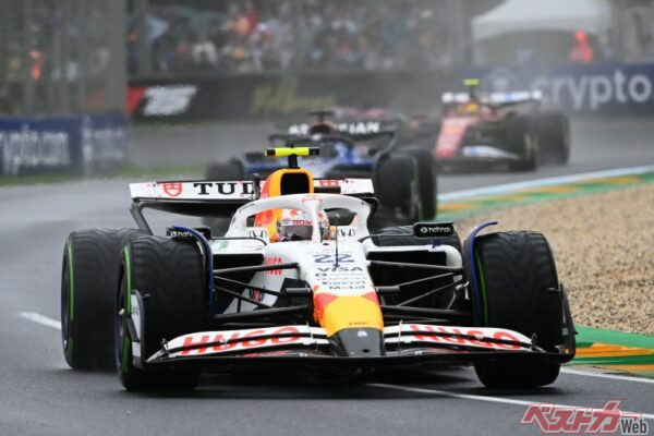 F1で5年目を迎える角田は急成長を遂げており開幕戦からトップチームと互角に戦った