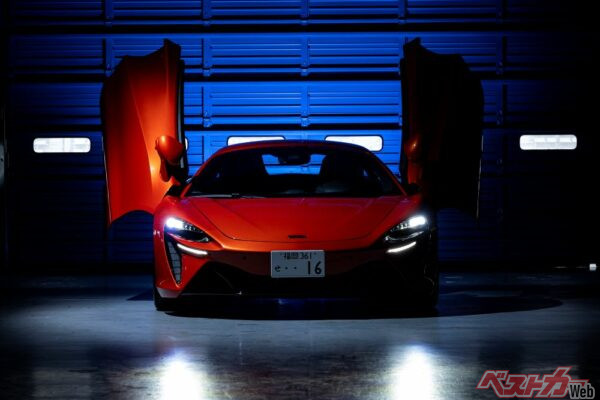 マクラーレン アルトゥーラ。アメ車と英国車の考え方の違いが顕著に表れていた2台。電動車(HV、PHEV)でも個性は消えず