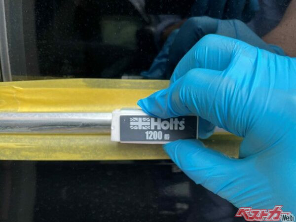 水をかけながらサンドブロックで研磨していく。かなり根気のいる作業だ