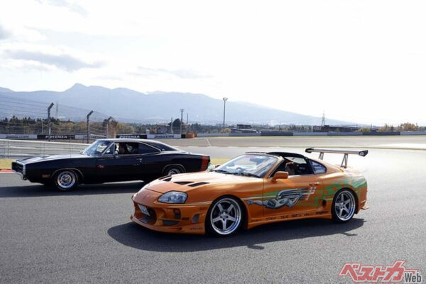 オープニングは、映画レプリカ車両が映画のシーンを再現　(写真: 2024年 FUELFEST JAPAN )