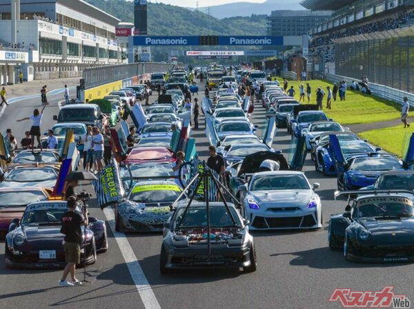 最後のコンテンツは、1,000台で走る、パレードラン! ご家族で富士スピード・ウェイの本コースを愛車で走行可能
