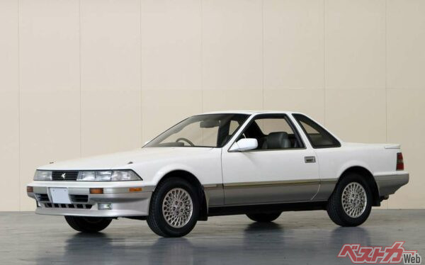 二代目ソアラ。特徴的なエンブレムも長い歴史をもつこの車とともにある