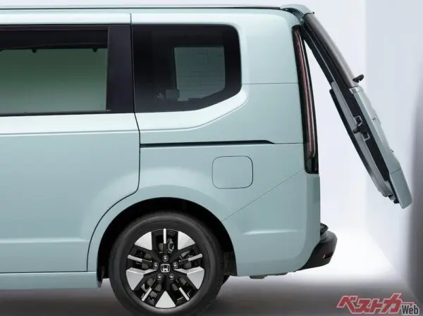 ステップワゴン「エアー」ついに電動テールゲート装備へ!!!　「最初からつけてよ」の声も多数!!!　これで積極的にエアーを選べるぞ