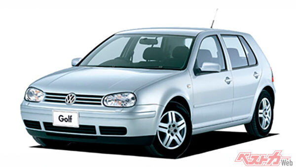 4代目VW ゴルフ。工業デザイン的にシンプルだが、微妙にラウンドしたパネル面には、エレガントさが漂っていた