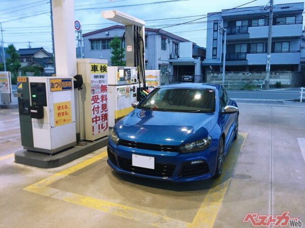 ベテランドライバーこそ知っておくべし!!　間違えると大惨事になりかねない!!　[ガソリンを入れる時]の注意点