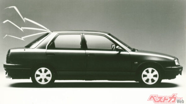 美しいくらいに特徴的なバックドアが5ドア小型セダンを可能にさせた