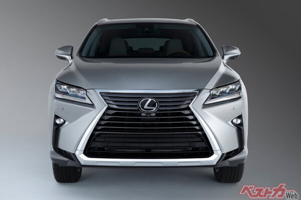 レクサスの顔のシンボルとなったスピンドルグリル