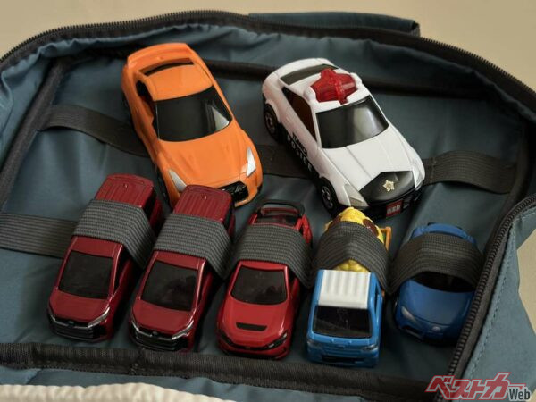 トミカなら24台収納可! 固定もしっかり!