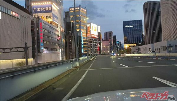 閉鎖当日の18時過ぎ。会社線本線上から見た銀座の街並み