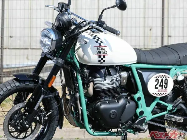 空冷ツインスクランブラー上陸！「ベア650」4/17より99万円から発売へ 60’sスタイルと先端装備に注目【モーターサイクルショー2025】