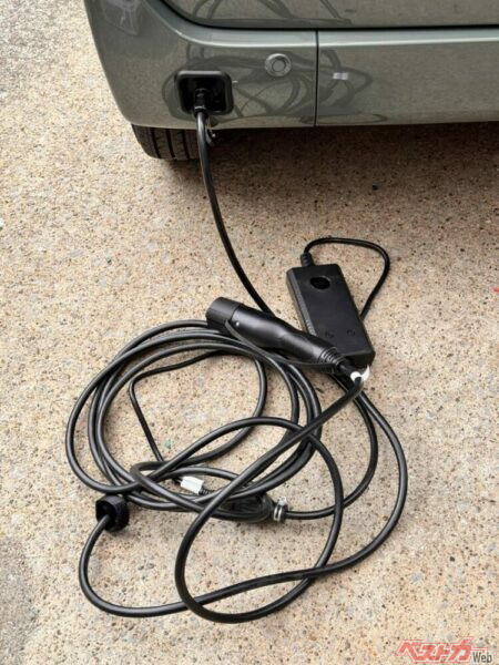 オプションとして用意されるホンダアクセスの外部充電入力キット