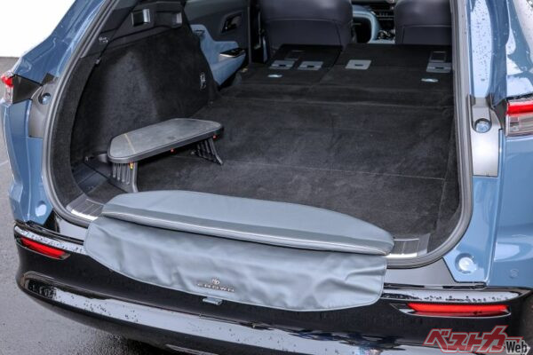 リヤシートを畳むと全長2ｍのフルフラットスペースが出現する