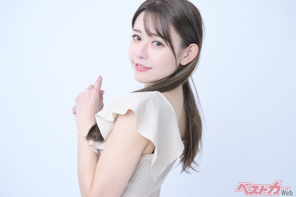 私服ショットでは「しっとりおねーさん」的な美麗フォトが満載！ ギャラリーもよろしくーーー!!!!