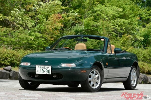 1990年8月に登場したNAロードスター。1.6L直4エンジンは120ps／14.0kgmを発生