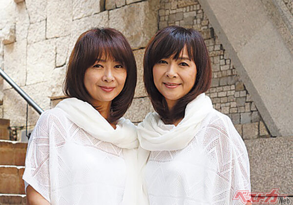 妹の真由美さんとともに