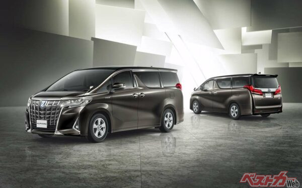 メーカーオプションをすべてつけたノア・ヴォクの価格はアルファードのXグレード並!? 画像は先代アルファード。現行のXは2024年から登場