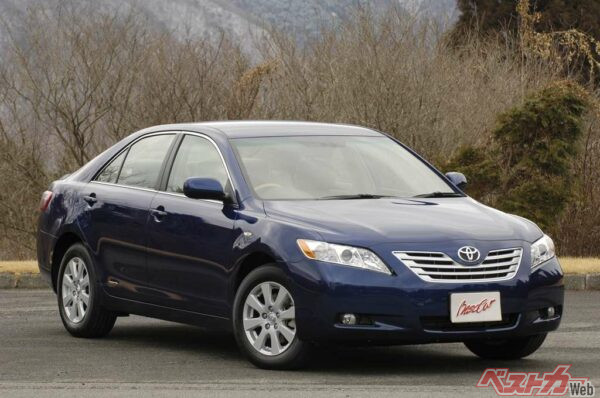 ミニバン全盛時代にセダン復権を目指した8代目カムリ。その人気は意外にも海外でついた