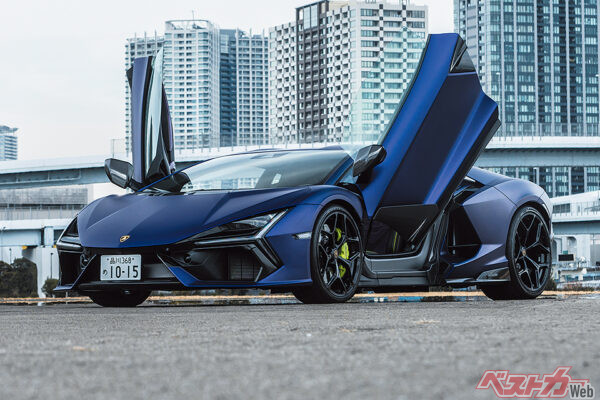 ランボルギーニを取り上げるなら､この写真がないとファンは納得しない!?　もちろんスイングアップドアも健在