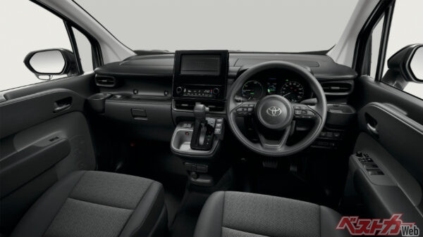 最廉価のXグレードの内装もブラック。締まった雰囲気でいい感じ。最廉価で充分イケてます!