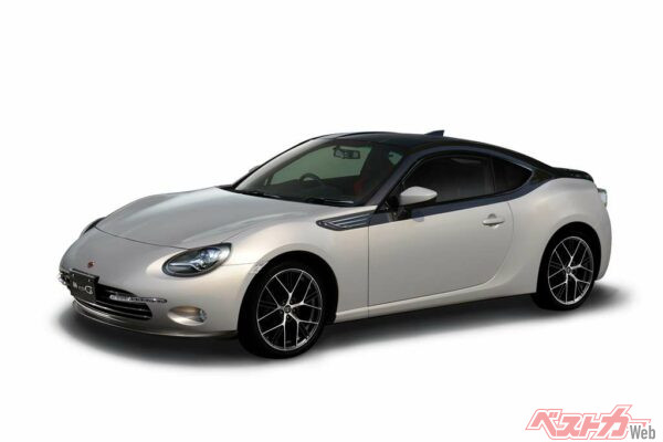 とても先代ZN6の86と言われてもにわかには信じがたいだろう。戦闘的だった目もマイルドになり、曲線美が強調され上品に。