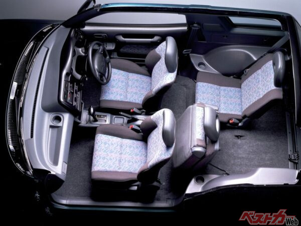 インテリアは基本的にハードトップモデルと同様のデザイン。使い勝手重視のつくりで、シートはポップな雰囲気となっている（写真はハードトップモデルのもの）