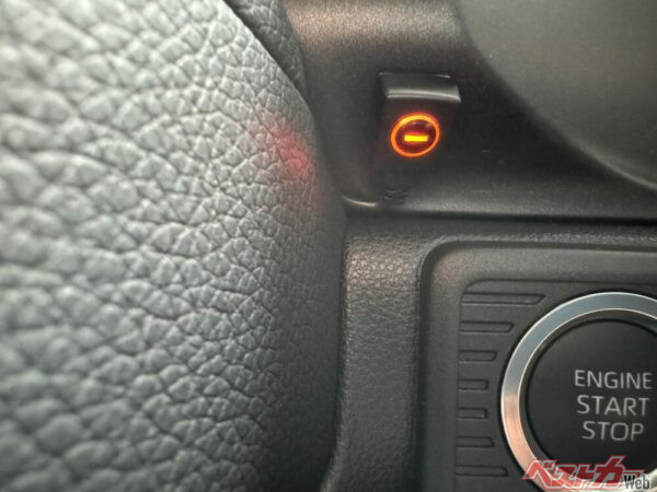 ステアリング左下にコントロールスイッチを装着