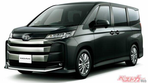 こちらがベースモデルのトヨタノア S-Gグレード。「上品な押し出し感ある」グリルデザインがいいですよね~