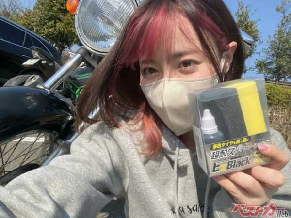 黒ツヤ感がたまらない！ タイヤコーティングをバイクに施工してみた