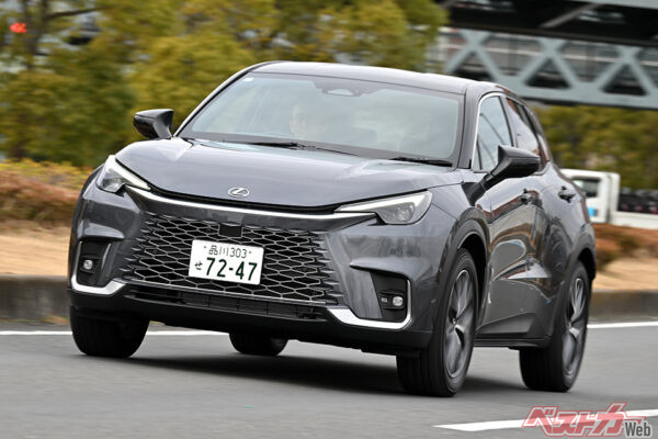 レクサス LBX（460万～720万円）。コンサバなクール、リラックスといったグレード以外に、ちょっとスパルタンな選択肢もある