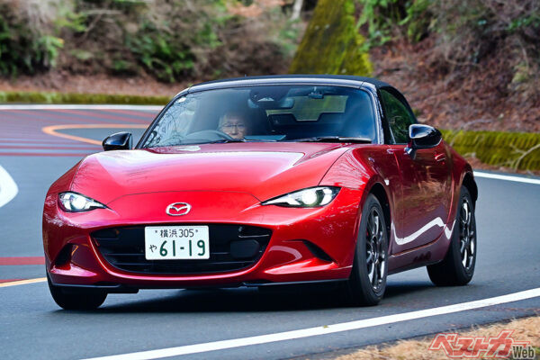 マツダ ロードスター（289万8500～430万8700円）。大幅改良を受けて、先進安全装備も充実。万が一の危険回避もサポートしてくれる
