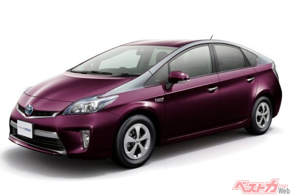 2012年以降の後期型がおすすめ！　画像はプリウスPHV Ｓ