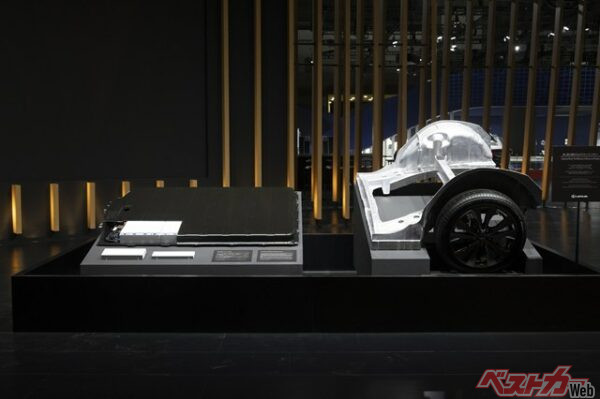 JAPAN MOBILITY SHOW 2023で展示されたレクサスLF-ZCのギガキャスト