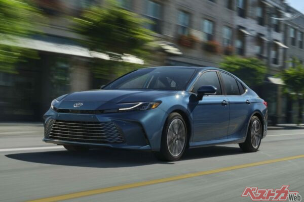 海外では日本未販売の11代目カムリが登場していることからその人気がうかがえる