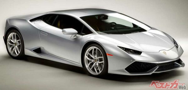 ランボルギーニ・ウラカンLP610-4。美しく彫りの深い形状をしたボディが特徴。サイドウインドウはヘキサゴン（六角形）をモチーフにしており、ウラカンだけの個性