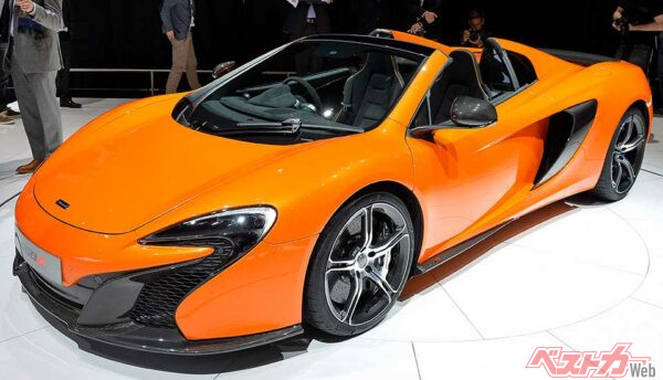 ミドに積まれるエンジンはこれまでの12CやP1と基本的に同じM838Tの3.8LV8ツインターボで650ps。650Sというネーミングはこの数字にSPORTのSを組み合わせたもの