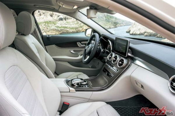 C250アバンギャルドのフロントシート（ファブリック）。座り心地、サポート性ともに抜群で長時間運転しても疲れない