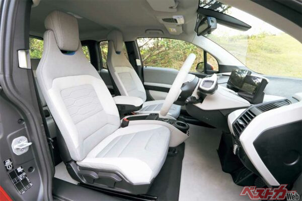 ペットボトルのリサイクル材など、100％リサイクル素材で作られるシートはホールドもいい