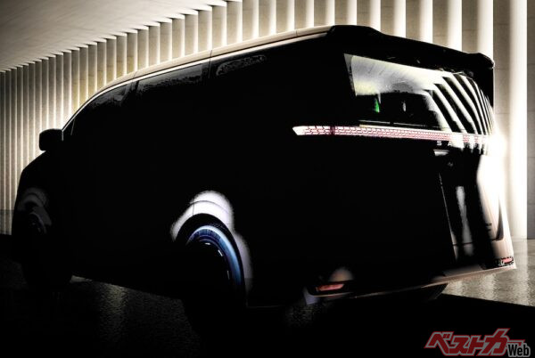 公式画像を画像処理したリアスタイル。ウィングがテールゲート周辺にまでのびるスタイリング。そしてハカマ型のテールゲートが見える