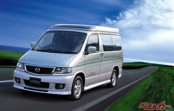 エンジンを前席下に搭載したキャブオーバーのワンボックスをベースとしているが、フロントノーズを設けているので見た目は乗用車ベースのミニバンのよう