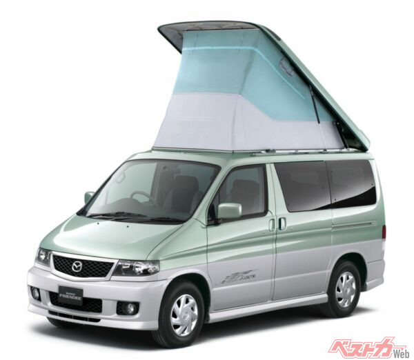 ルーフ部分は電動開閉式で、屋根部分と壁面のテント、フロアで構成されるスペースでくつろいだり就寝できる。全面テントとなるが雨天時でも雨水が侵入することもなく四季を通して快適なアウトドアライフが楽しめる