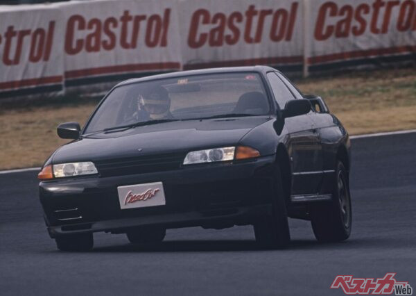 本誌でも使用したこの初代セルシオ、実は3代目が登場した際の別冊用に新録された写真なんです!