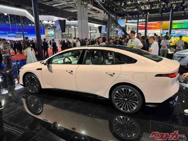 日本車に興味を示す中国人たちも多いと肌では感じられる