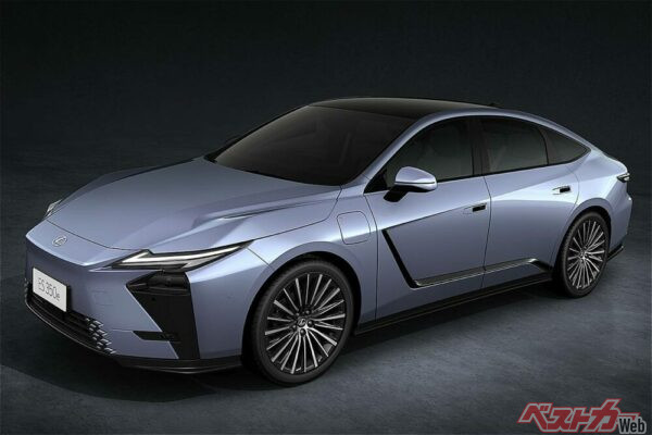 新型レクサスES。新しいデザイン言語が採用されていてカッコイイ！