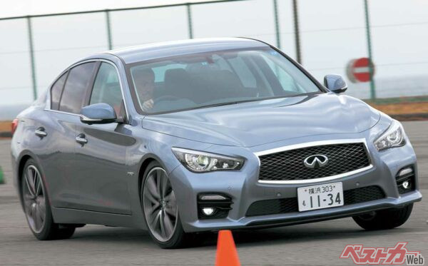 注目の「ダイレクト・アダプティブ・ステアリング」は、自然なフィーリングで、それと知らされなければ気がつかないほど。モードの切り替えで、操舵力などを変更できる