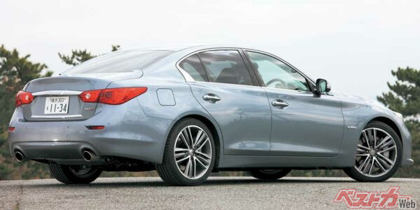 全長4800mm、全幅1820mm、全高1440mmでホイールベースは2850mm。これは旧型となるV36型に対して全長でプラス30mm、全幅でプラス50mmそれぞれ大きくなっている。いっぽうで全高は10mm低くなった